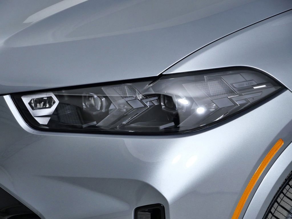 Used 2026 Skyscraper Grey Metallic BMW xDrive40i image 4