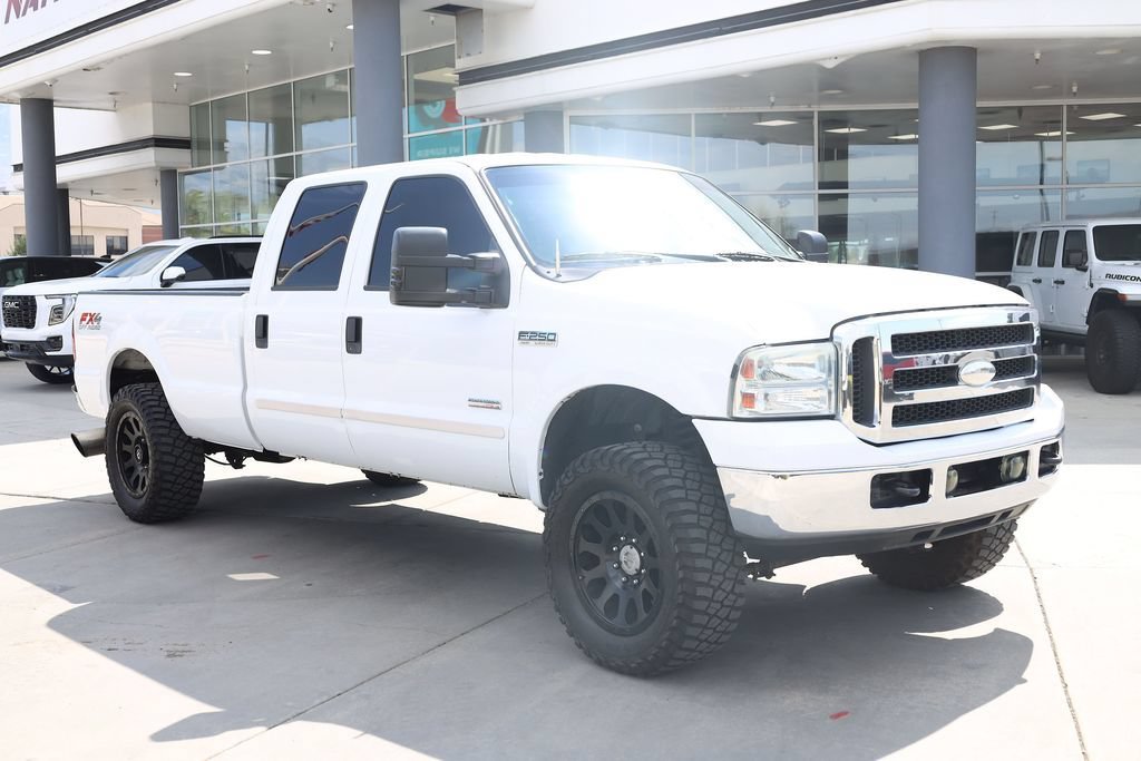 Used 2005 White Ford Lariat image 8