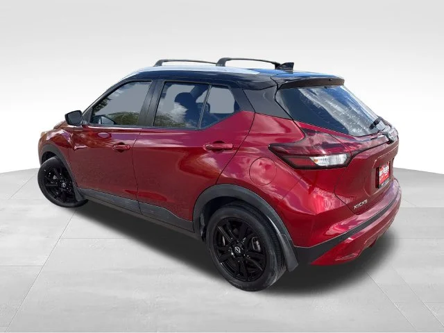 Used 2022 Red Nissan SV image 6