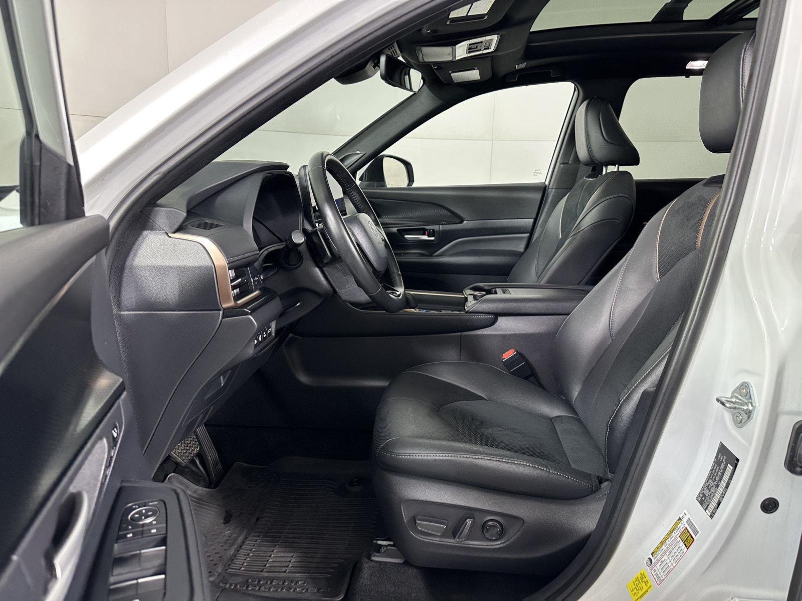 Used 2026 Wind Chill Pearl Toyota MAX Limited image 32