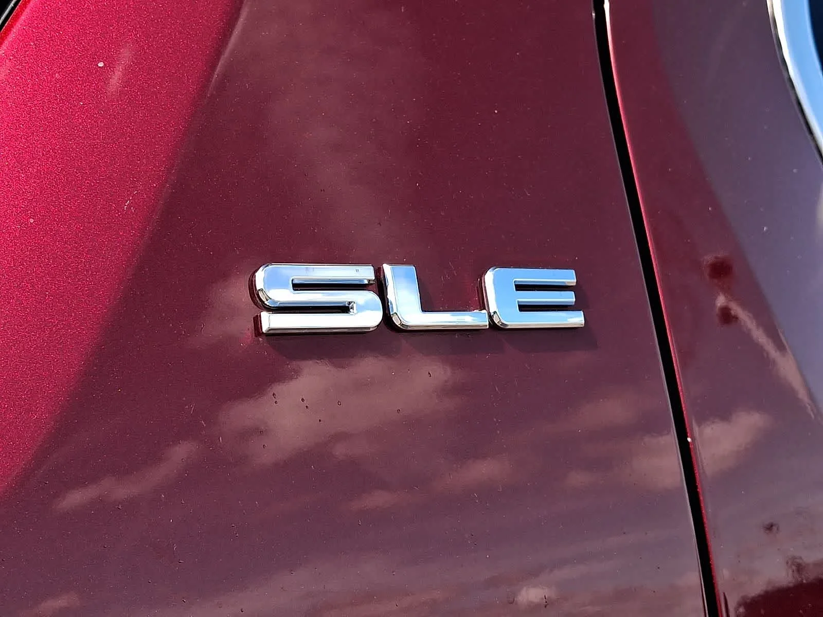 Used 2017 Crimson Red Tintcoat GMC SLE image 33