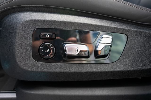 New 2027 Black Sapphire Metallic BMW M60i image 24