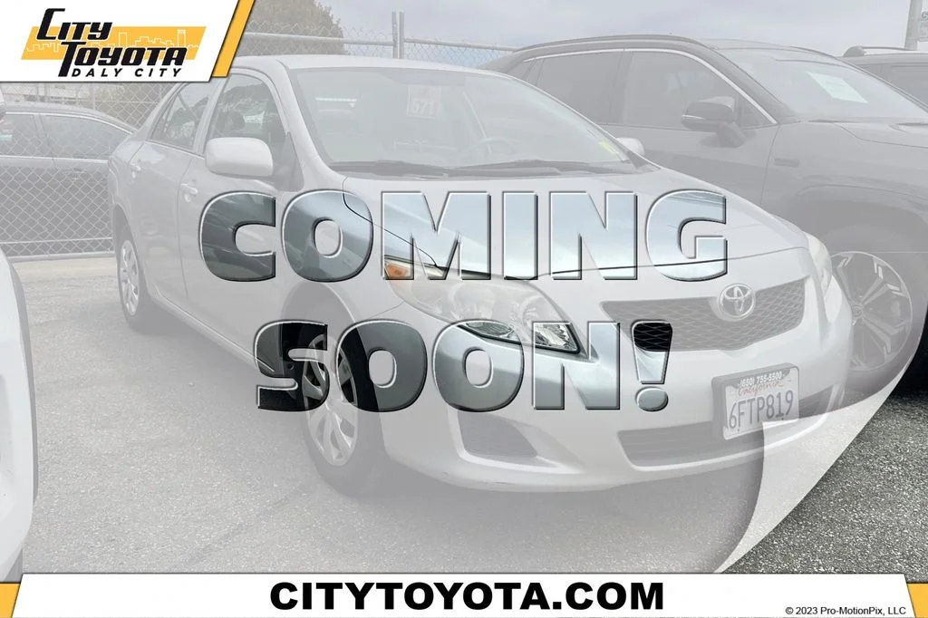 Used 2009 Silver Toyota LE image 1