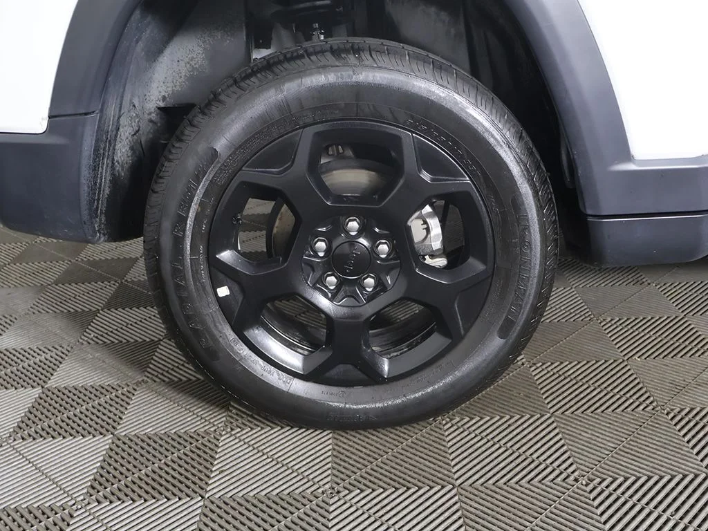 Used 2023 White Jeep Trailhawk image 19