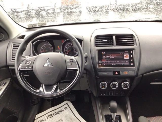 Used 2019 Pearl White Mitsubishi 2.0 SE image 10