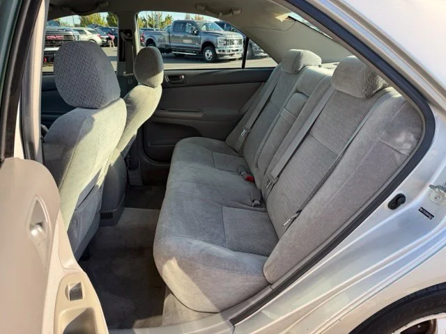 Used 2004 Silver Toyota LE image 9