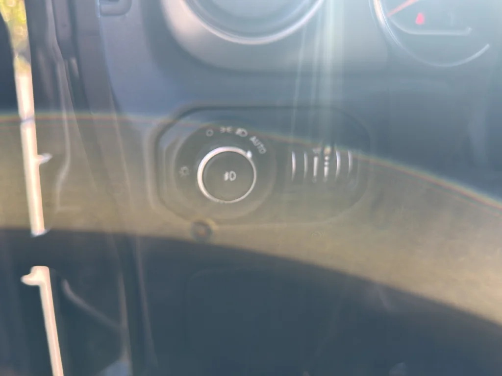 Used 2021 Green Jeep Sport S image 25