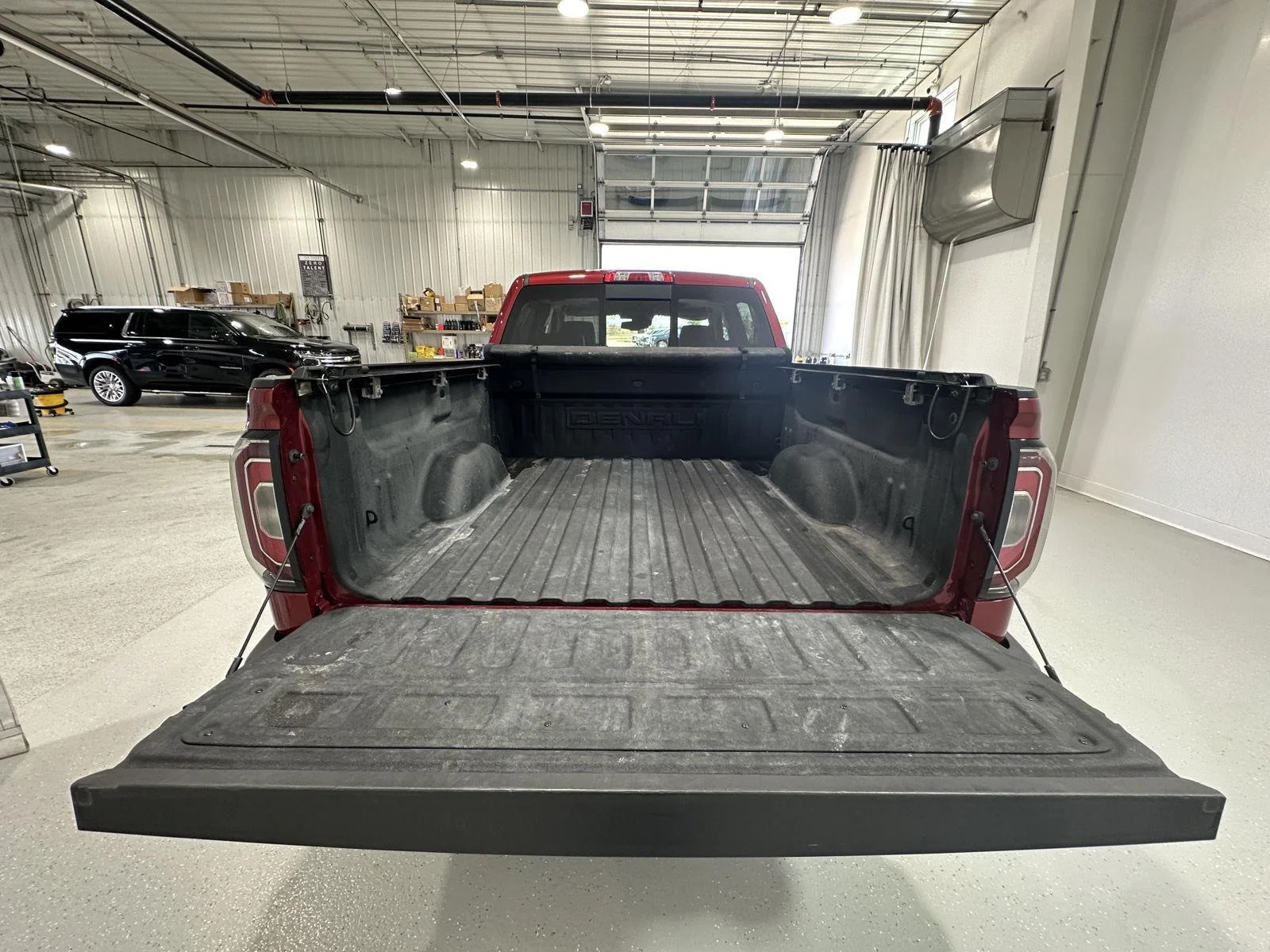 Used 2018 RED QUARTZ TINTCOAT GMC Denali image 25
