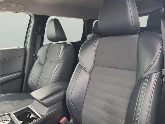 Used 2024 Black Mitsubishi SE image 19