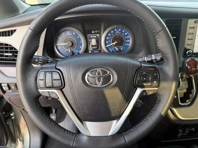 Certified Used 2020 ALUMINA JADE METAL Toyota Limited Premium image 17