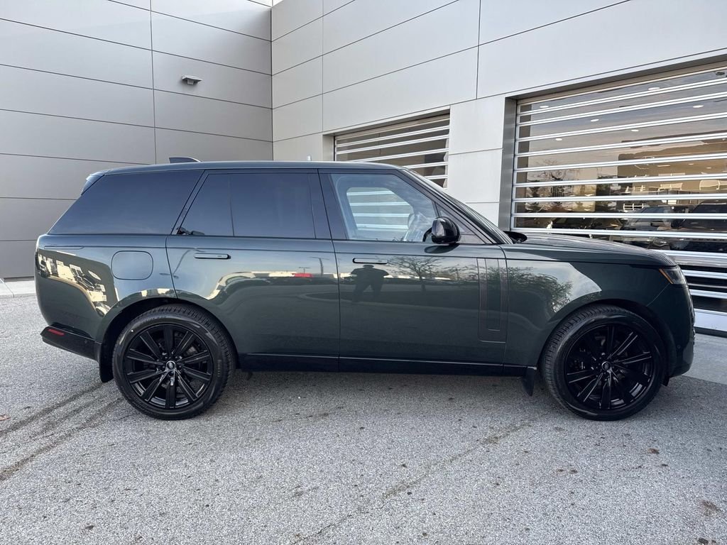 Certified Used 2023 Belgravia Green Metallic Land Rover SE image 9