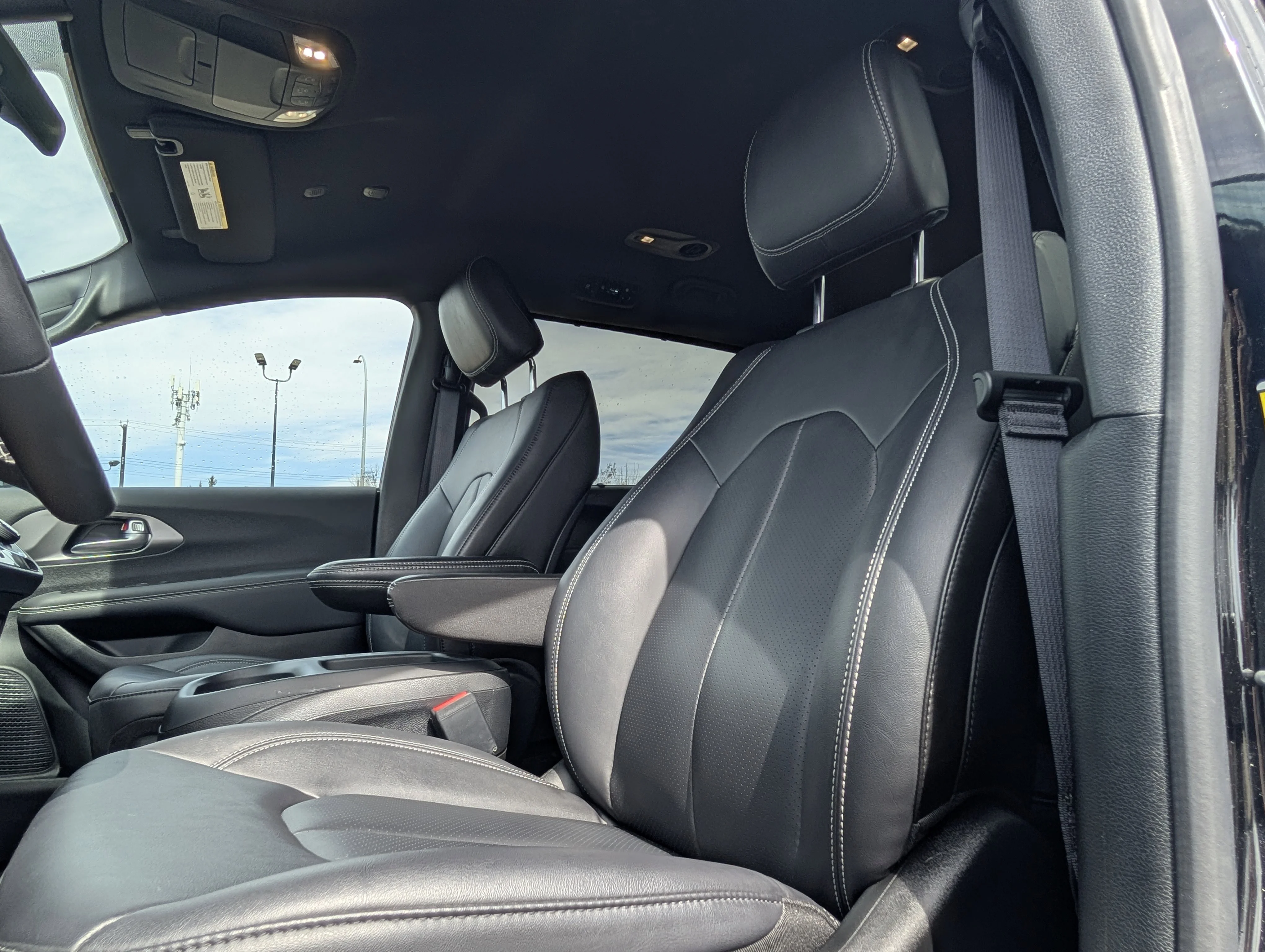 New 2026 Diamond Black Crystal Pearl Chrysler SXT image 18