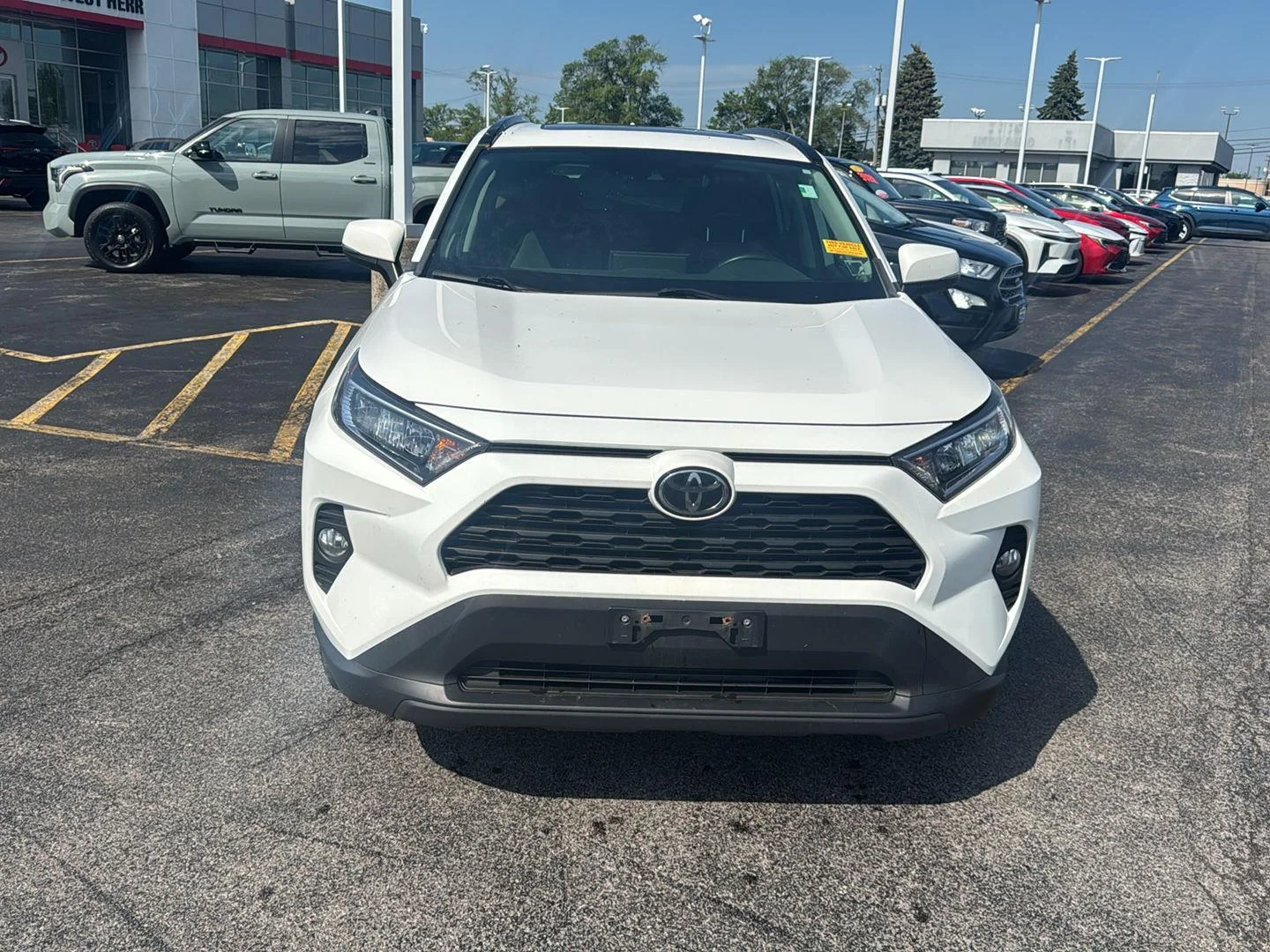 Used 2020 Super White Toyota XLE Premium image 2