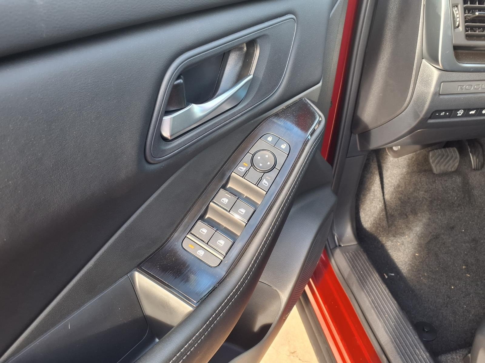 2026 Nissan Rogue photo 12 of 23