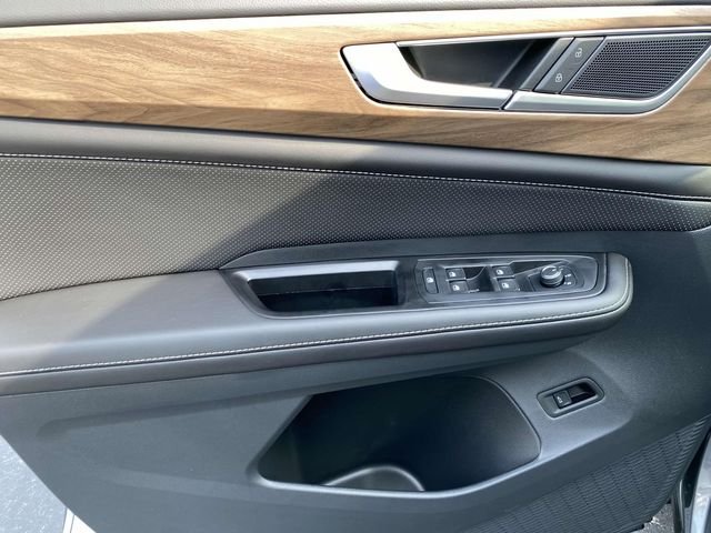 2025 Volkswagen Atlas SE w/Tech - Photo 13