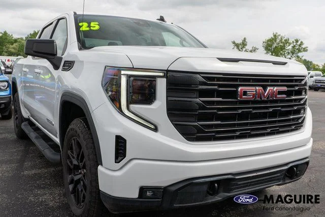 Used 2025 White GMC Elevation image 4