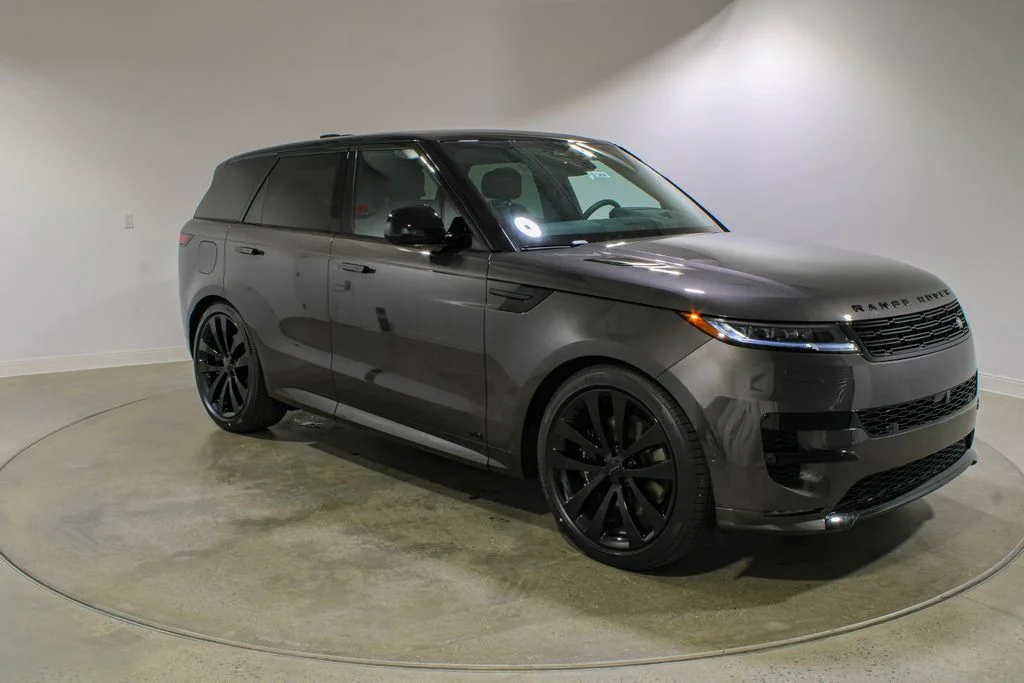 New 2026 Charente Grey Land Rover Dynamic SE P530 V8 image 7