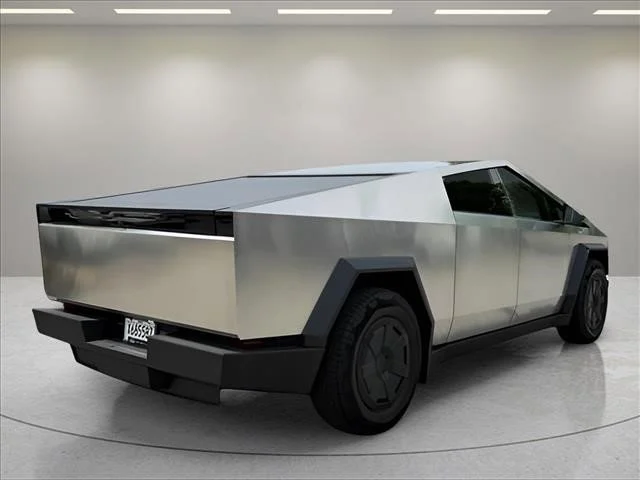 Used 2024  Tesla Base image 5