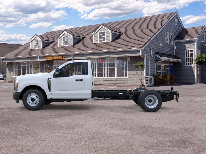 New 2025 Oxford White Ford XL image 3