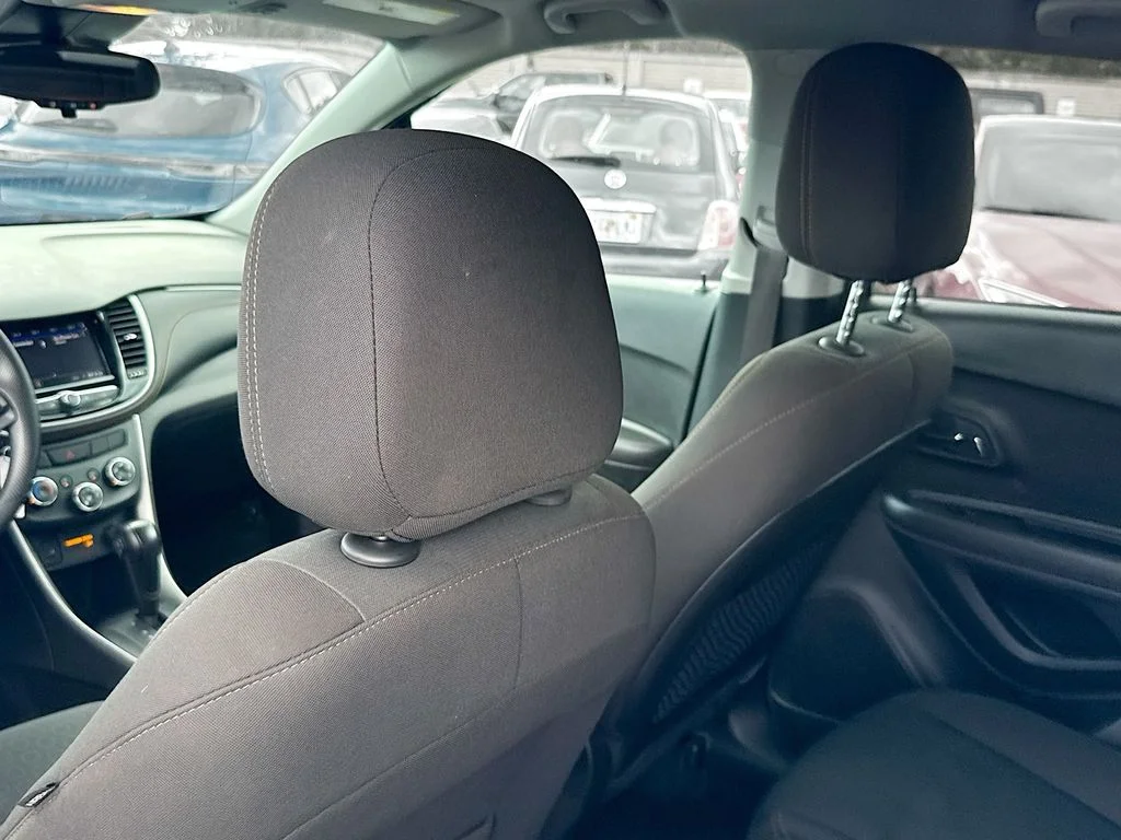 Used 2020 White Chevrolet LS image 27