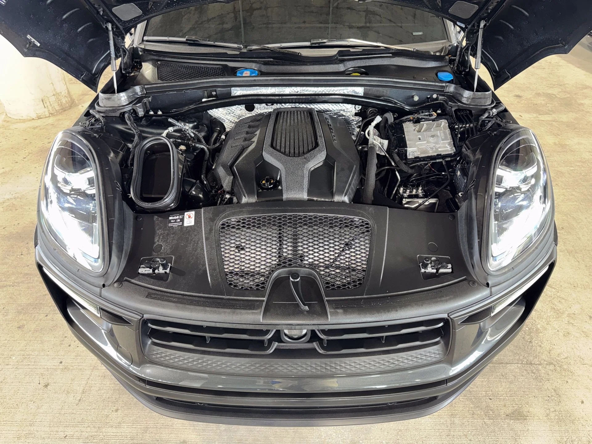 Used 2025  Porsche T image 36