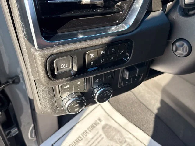 2027 GMC Yukon Denali - Photo 34