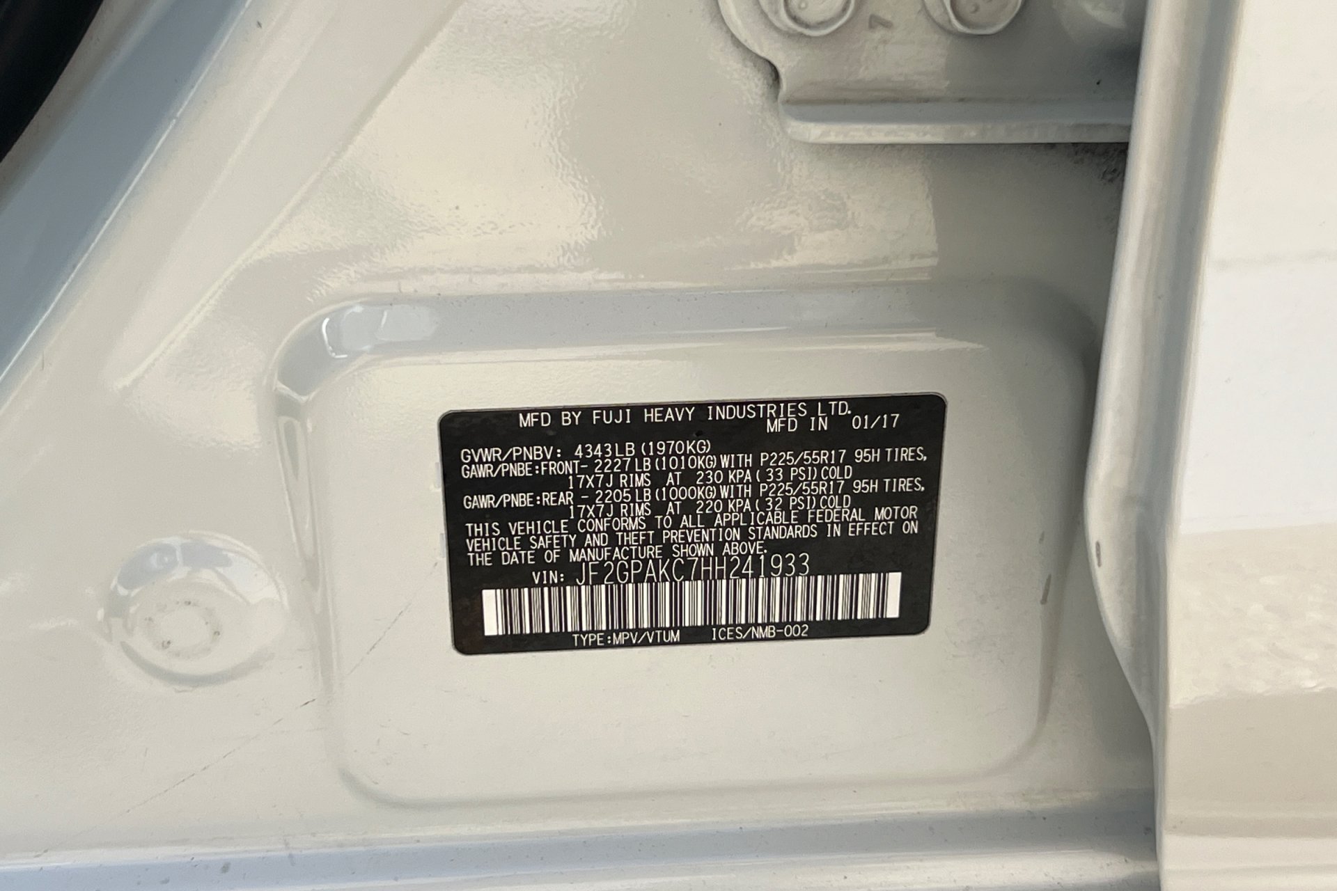 Used 2017 Crystal White Pearl Subaru Limited image 27