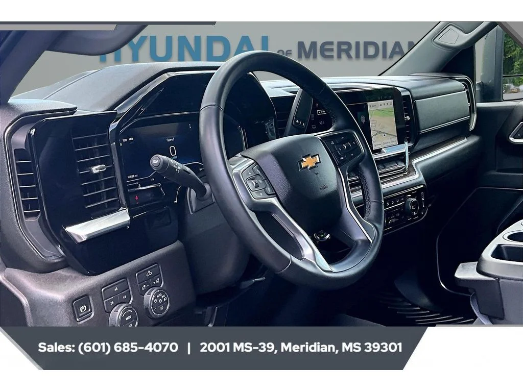 Used 2025 STERLING GRAY METALLIC Chevrolet LT image 12