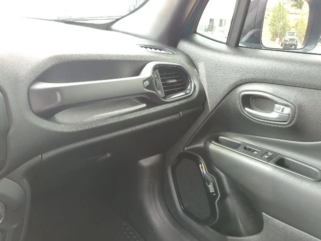 Used 2022 Teal Jeep Altitude image 8
