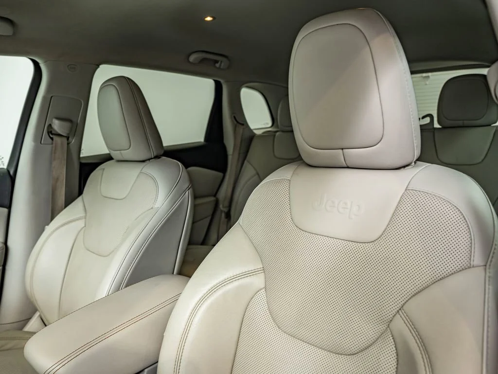 Used 2019 Bright White Clearcoat Jeep Limited image 32