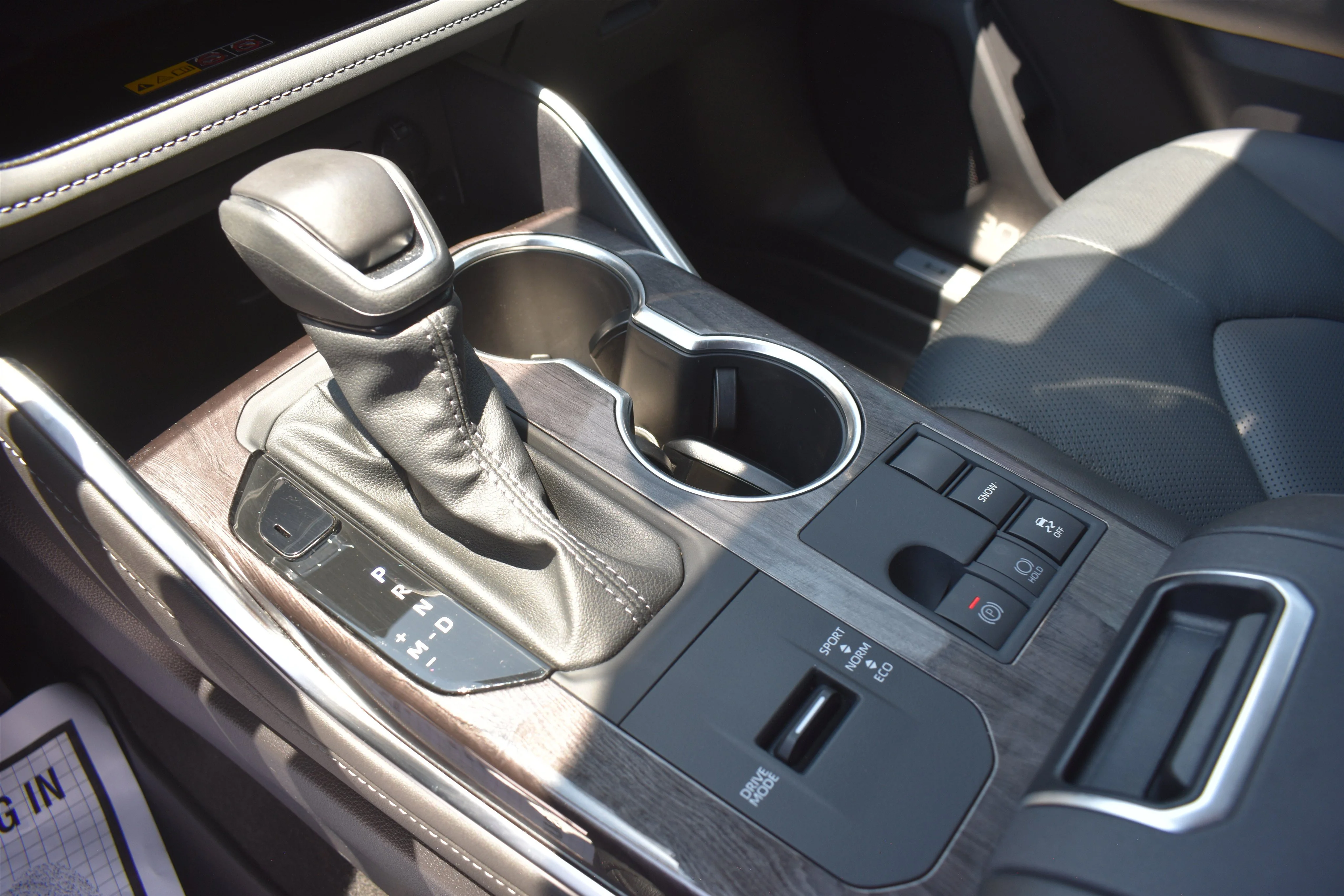 Used 2025  Toyota Limited image 30