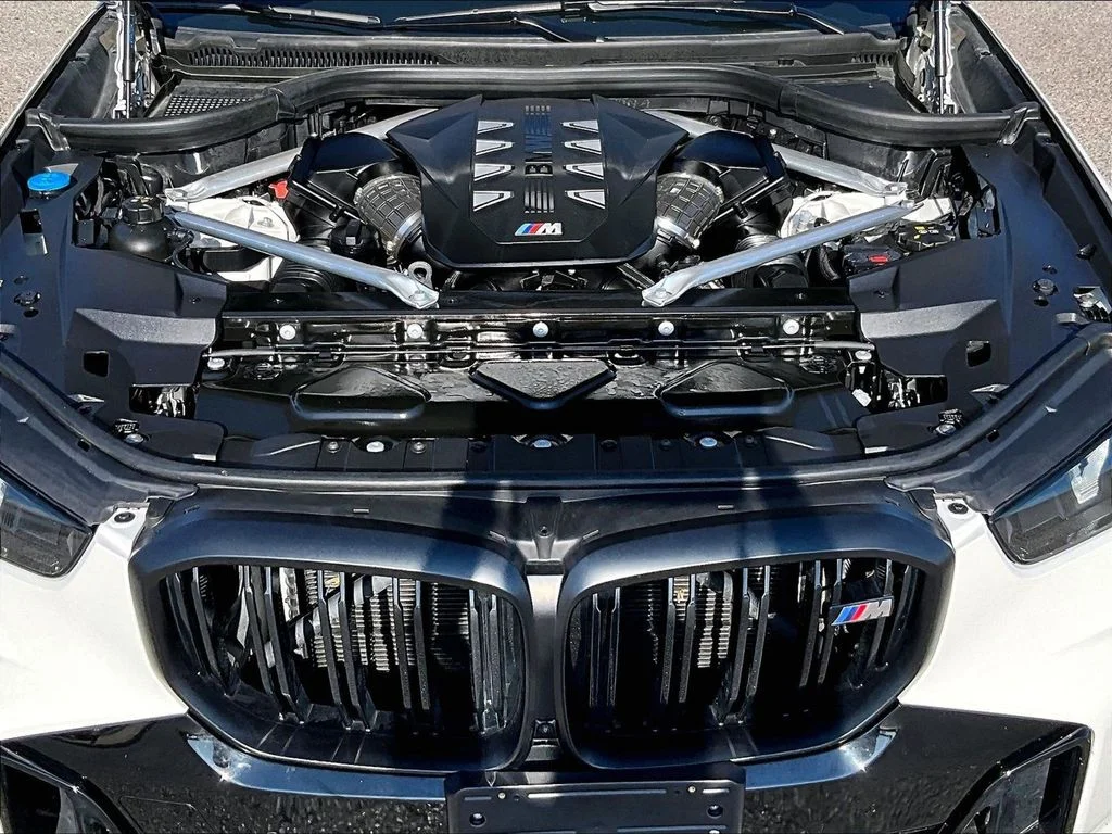 Used 2026 White BMW M60i image 23
