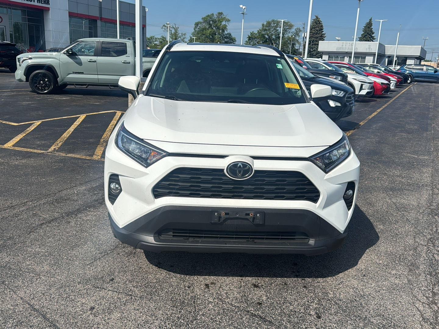 Used 2020 Super White Toyota XLE Premium image 2