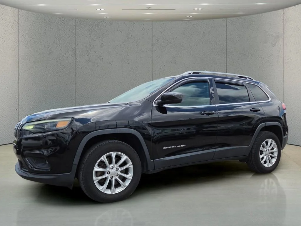 Certified Used 2019 Diamond Black Crystal Pearlcoat Jeep Latitude image 9