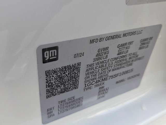 Used 2025 White Chevrolet Custom image 6