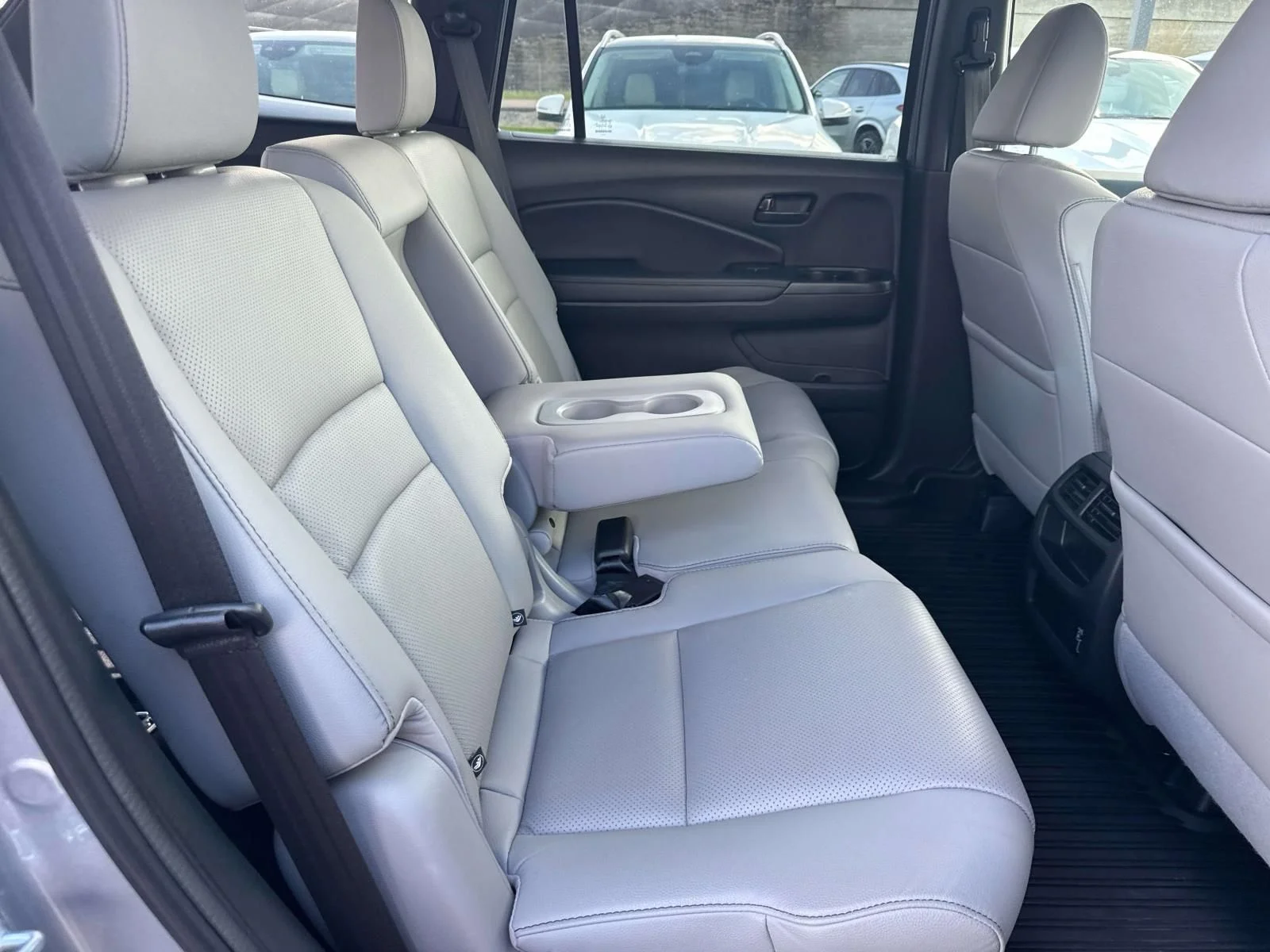 Used 2023 Silver Honda EX-L image 9