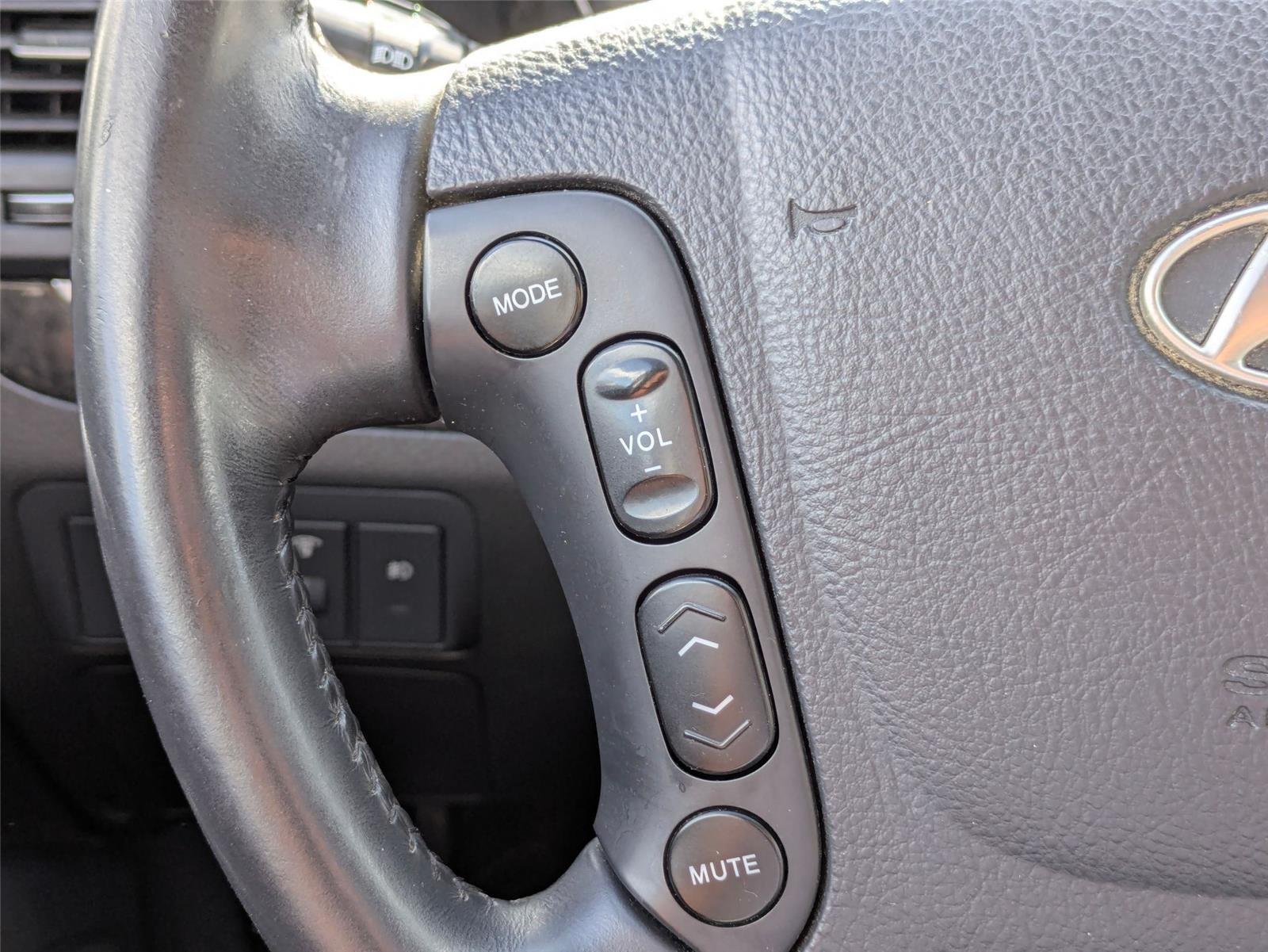 Used 2009 Ebony Black Hyundai Limited image 17