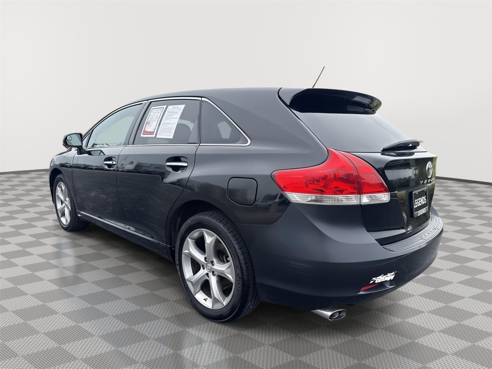 Used 2009 Black Toyota FWD V6 image 3