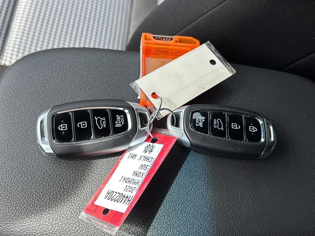 Used 2021 Chalk White Hyundai NIGHT image 42