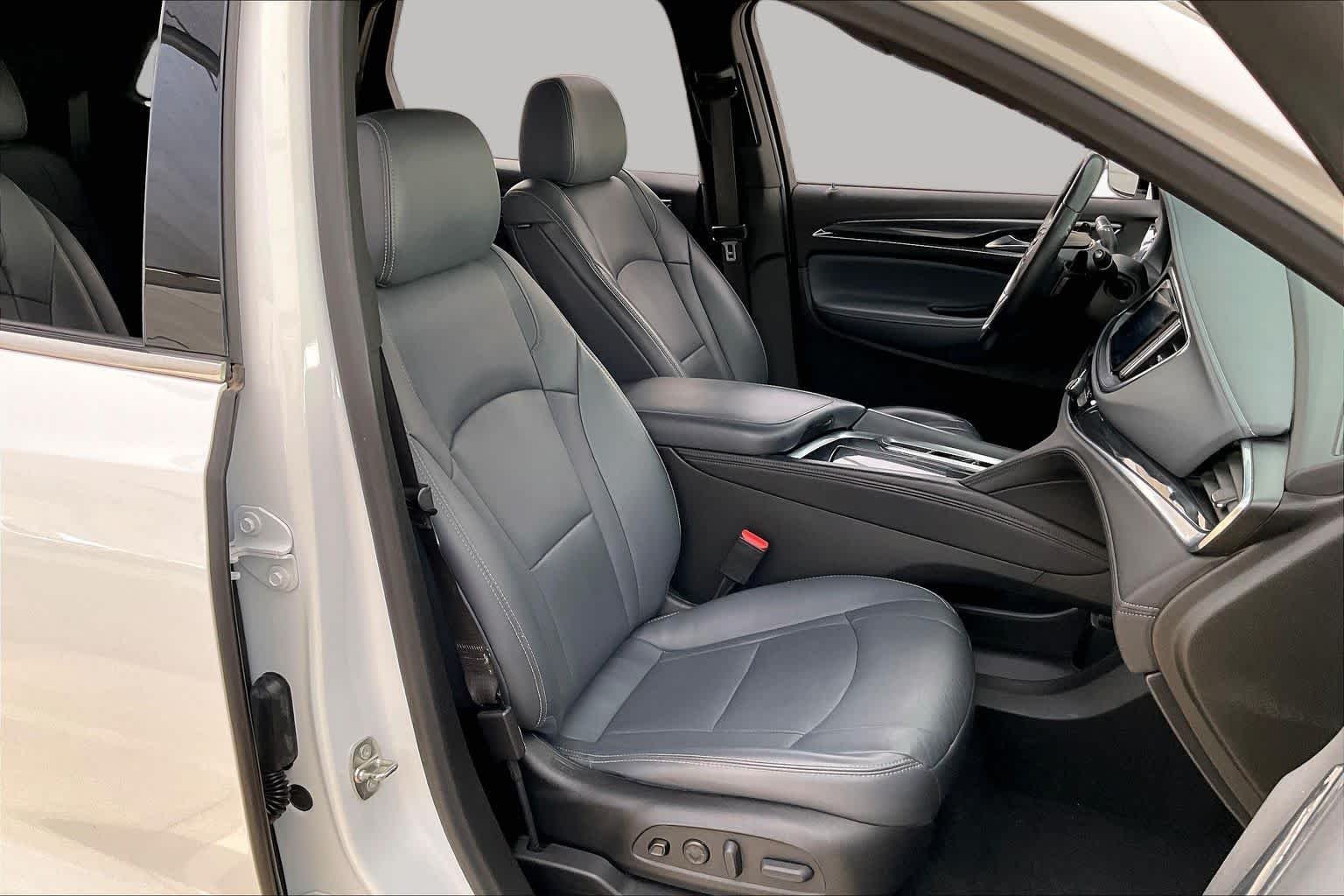 Used 2022 Summit White Buick Premium image 7
