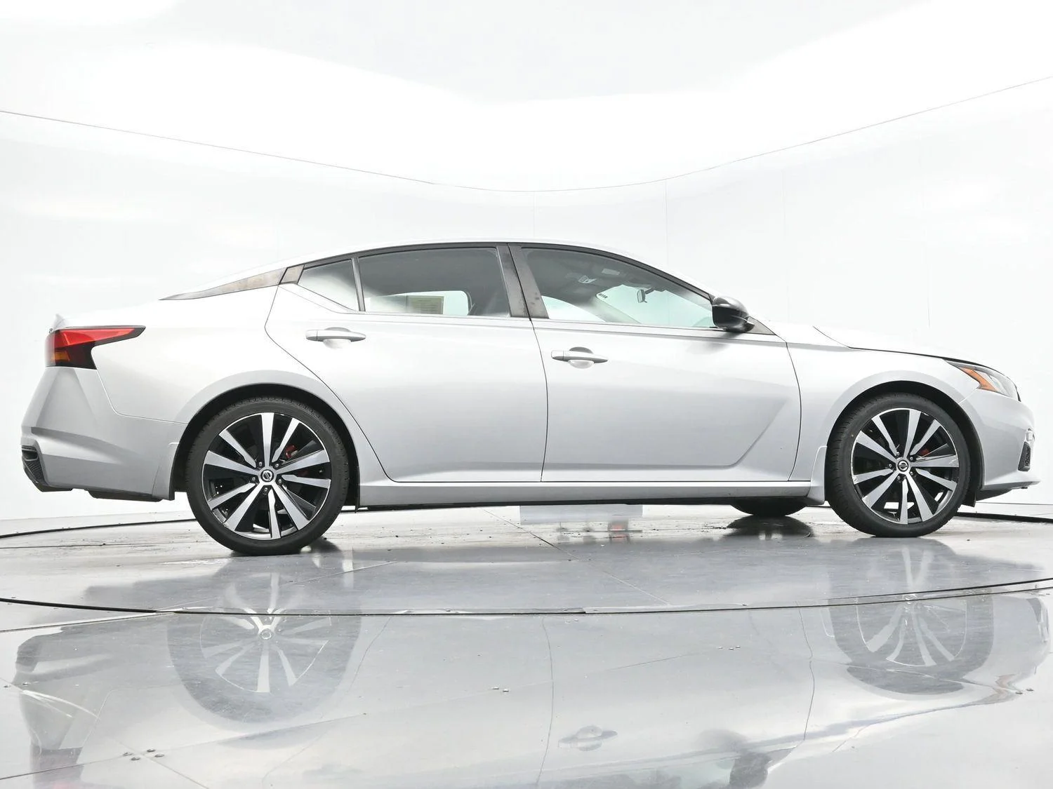 Used 2020 Brilliant Silver Metallic Nissan 2.5 SR image 46