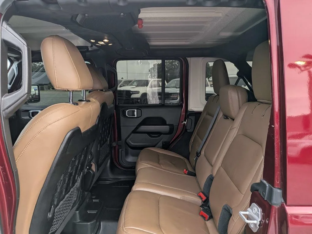 Certified Used 2021 Snazzberry Pearlcoat Jeep Unlimited Rubicon image 13