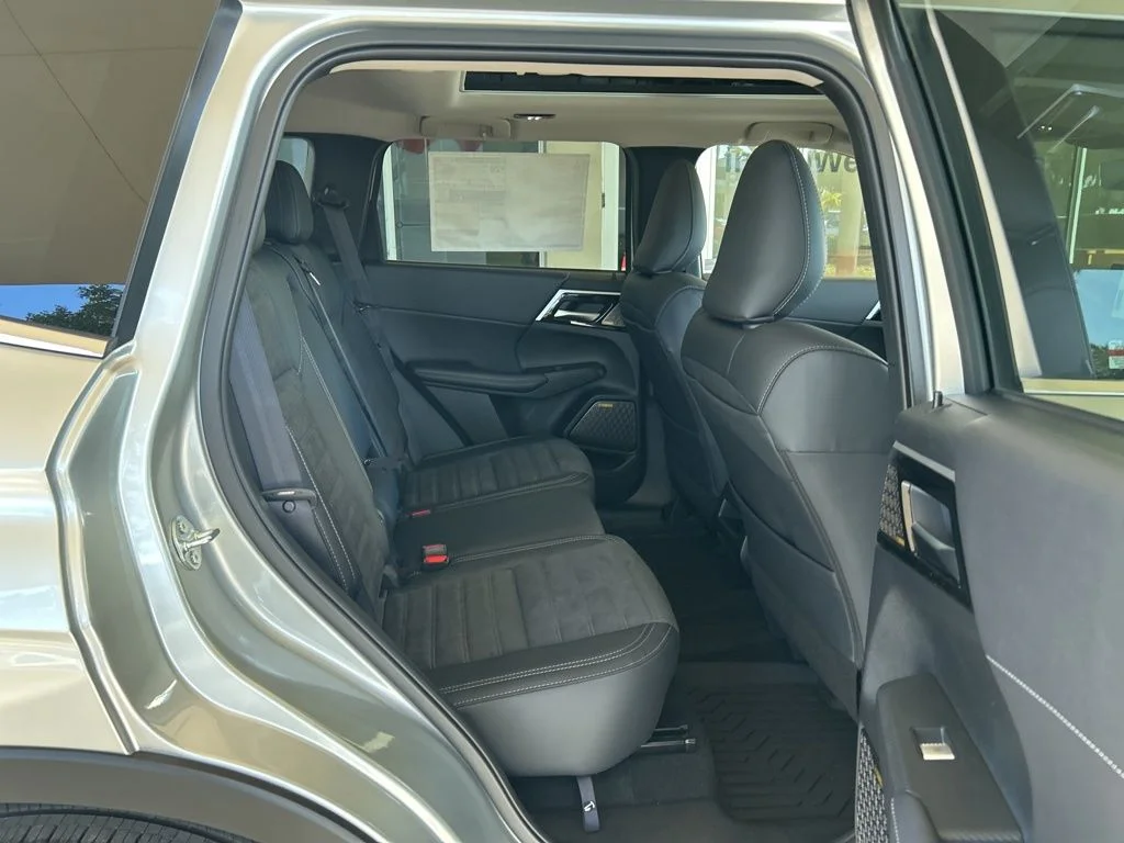 New 2026 Silver Mitsubishi SE 1.5T 2WD image 26