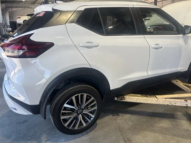 Used 2022 White Nissan SV image 2