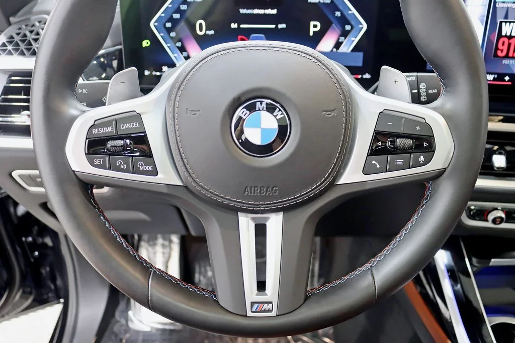 2023 BMW X7 M60i