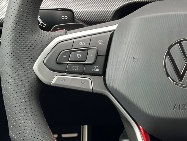2025 Volkswagen Golf GTI SE - Photo 13