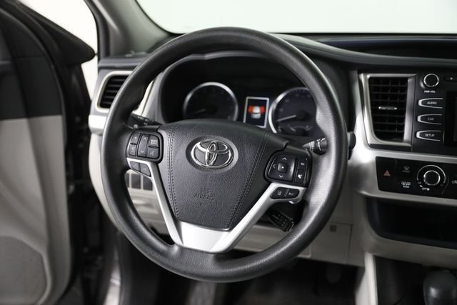 2019 Toyota Highlander LE - Photo 3