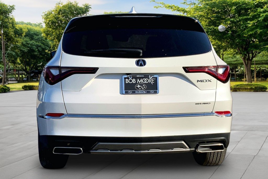 Used 2025  Acura Base image 5