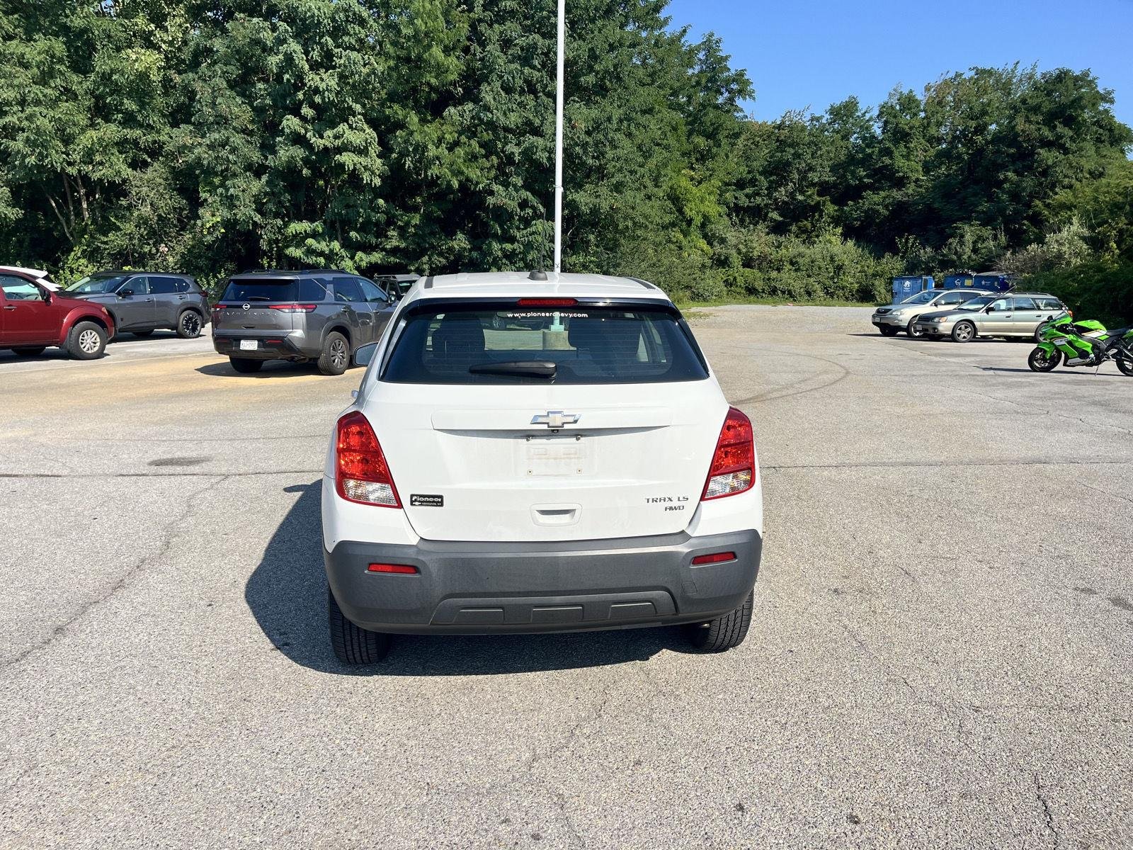 Used 2015 Summit White Chevrolet LS image 6