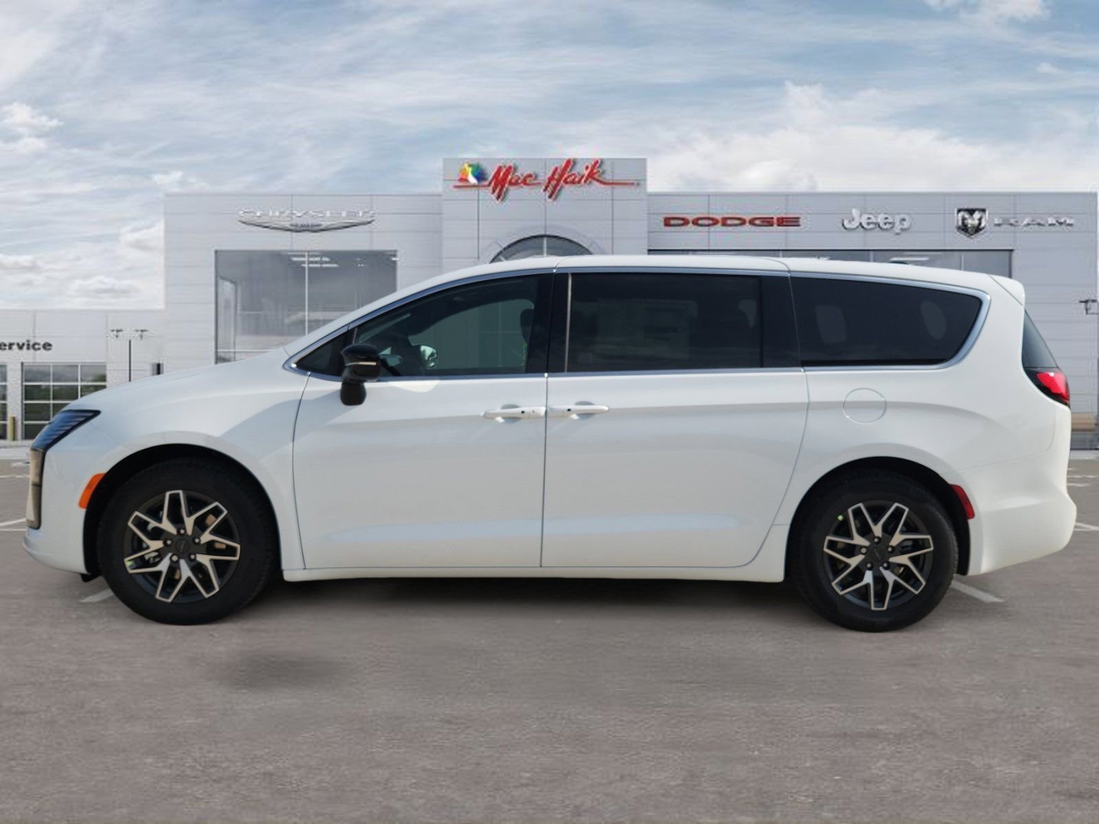 New 2027 Bright White Clear-Coat Exterior Paint Chrysler Limited image 2